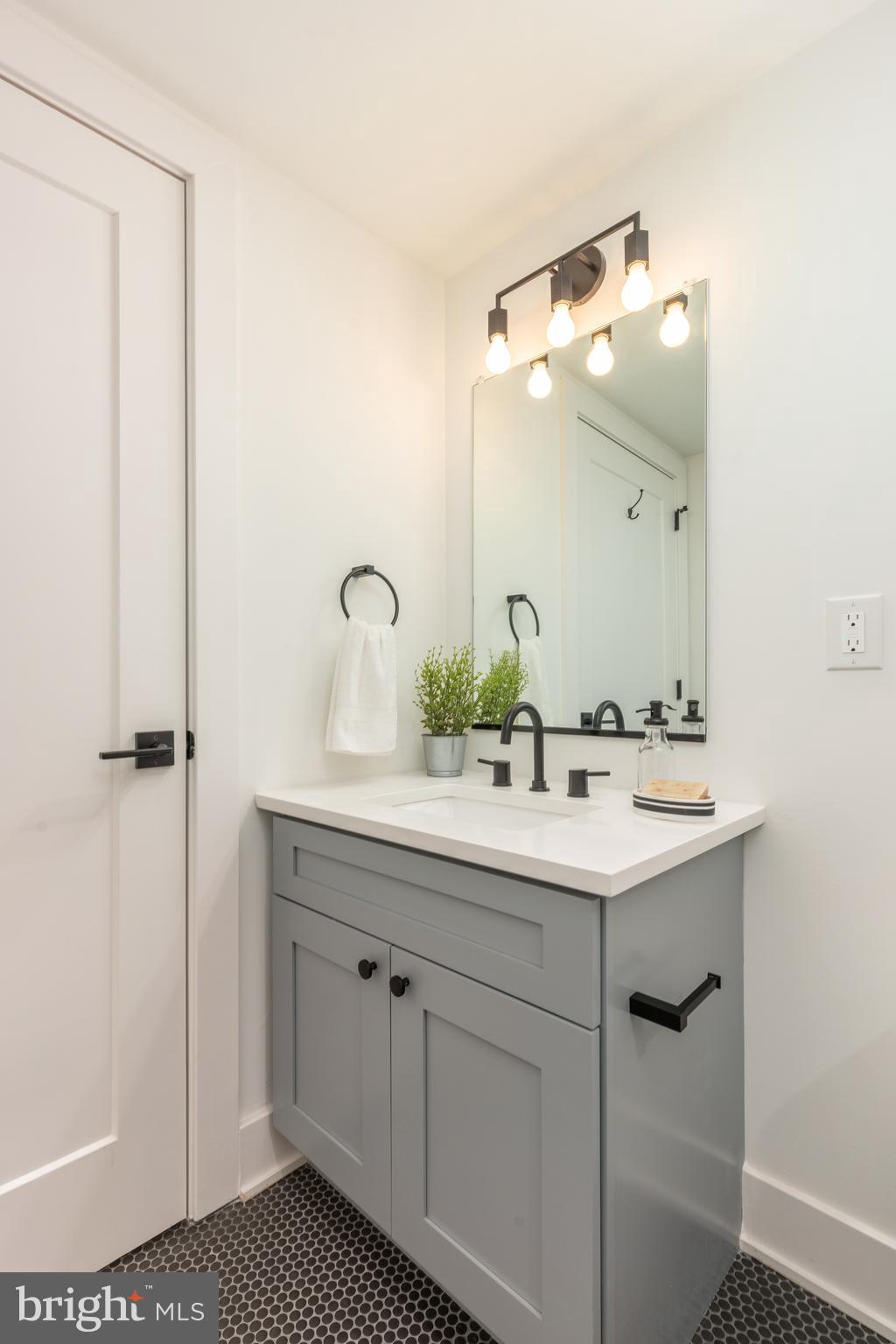 629 W GIRARD AVE #UNIT 403