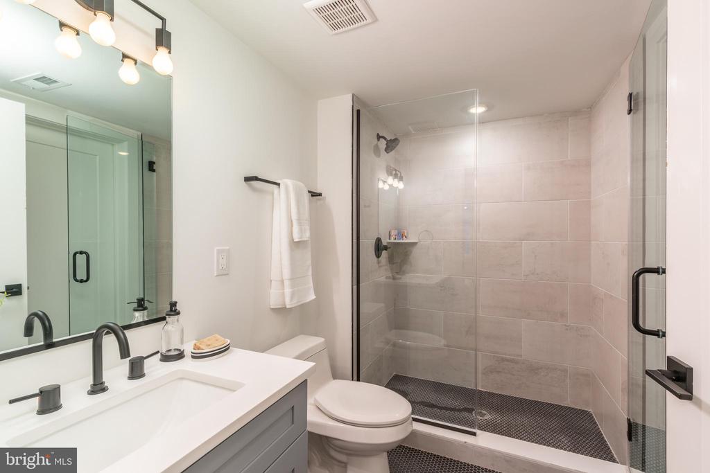 629 W GIRARD AVE #UNIT 403