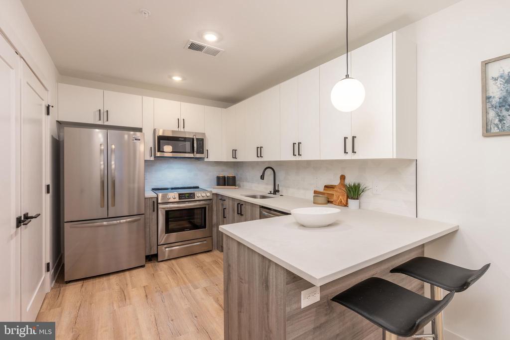 629 W GIRARD AVE #UNIT 403