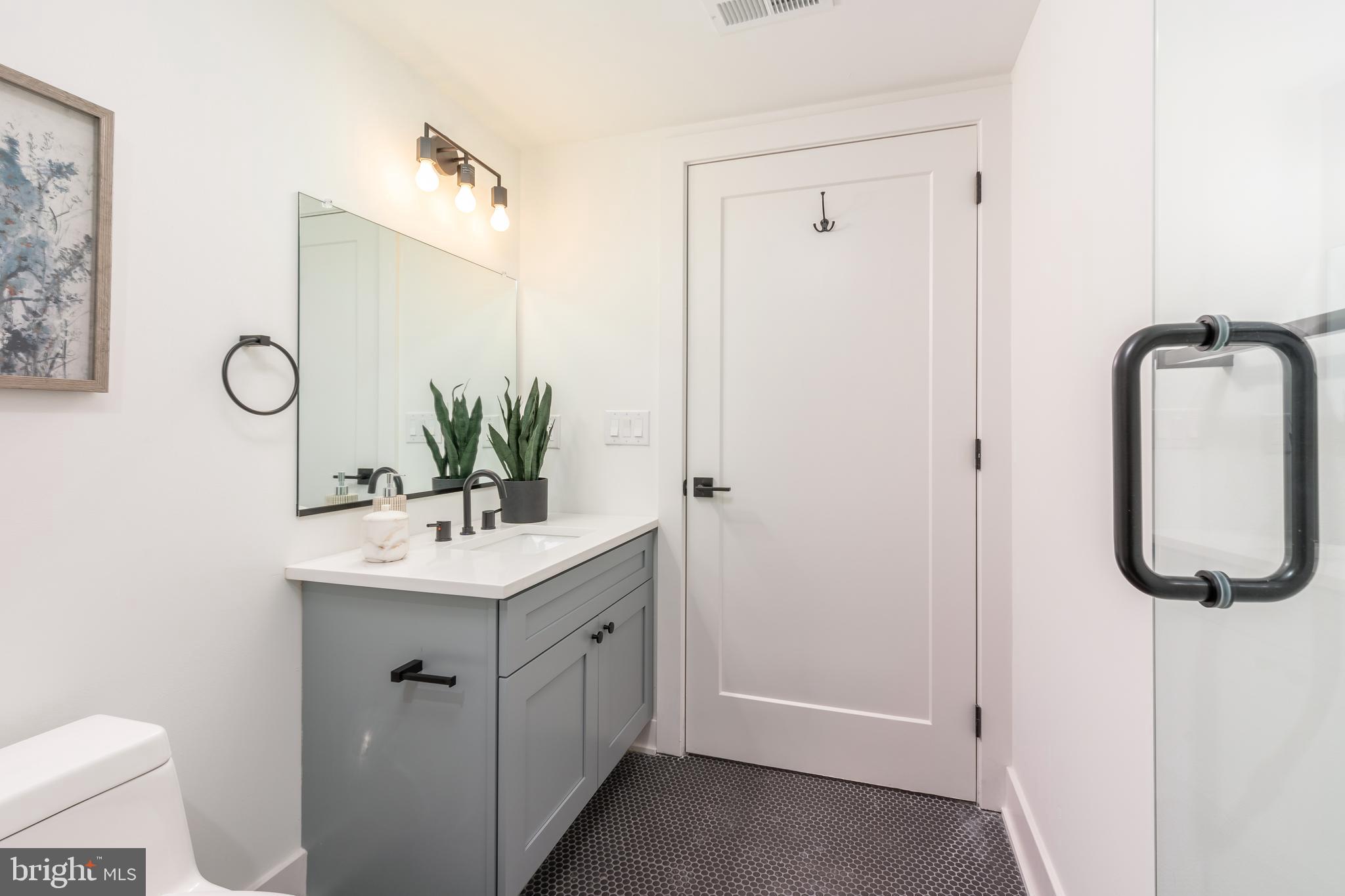 629 W GIRARD AVE #UNIT 403