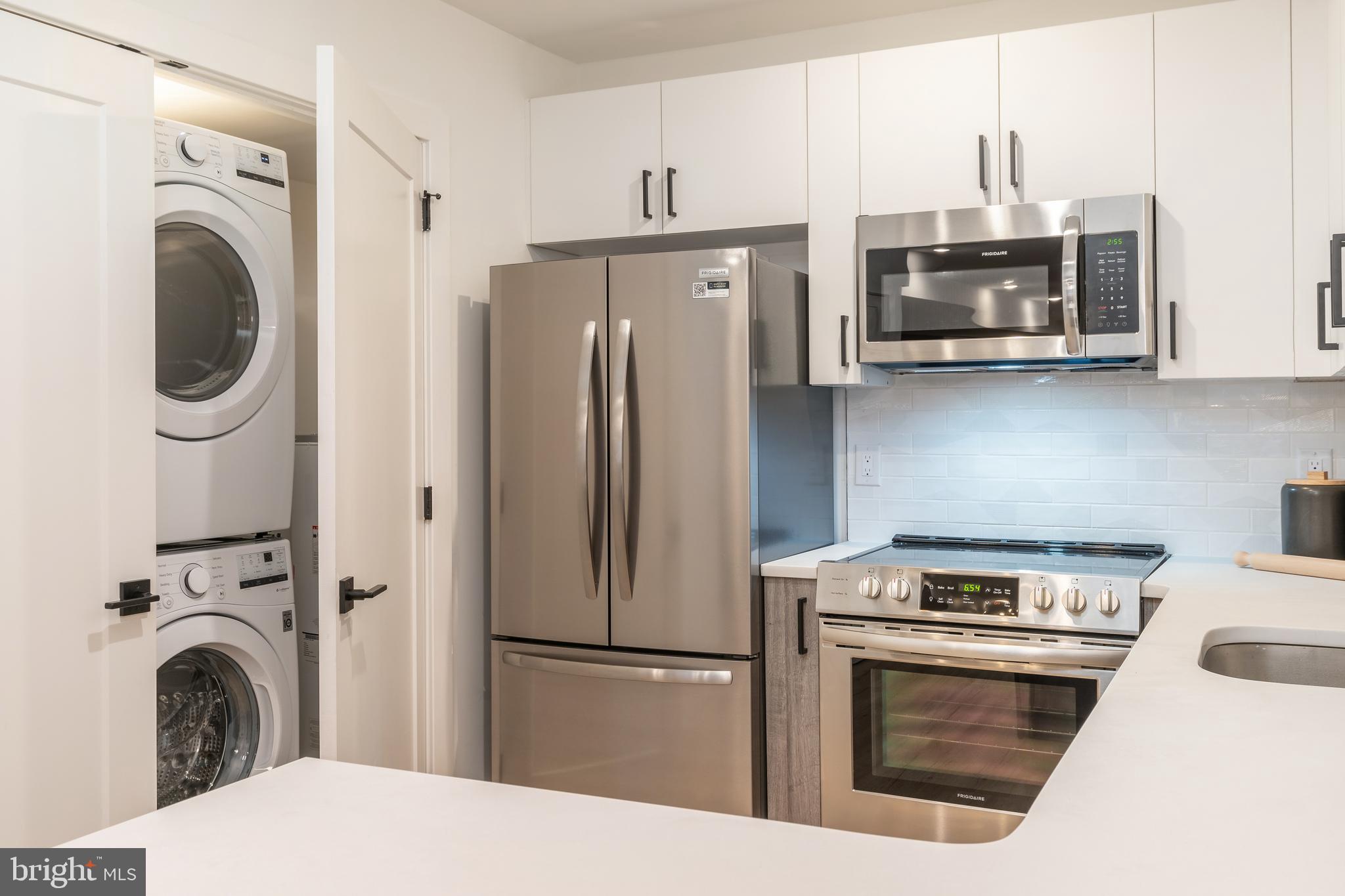 629 W GIRARD AVE #UNIT 403