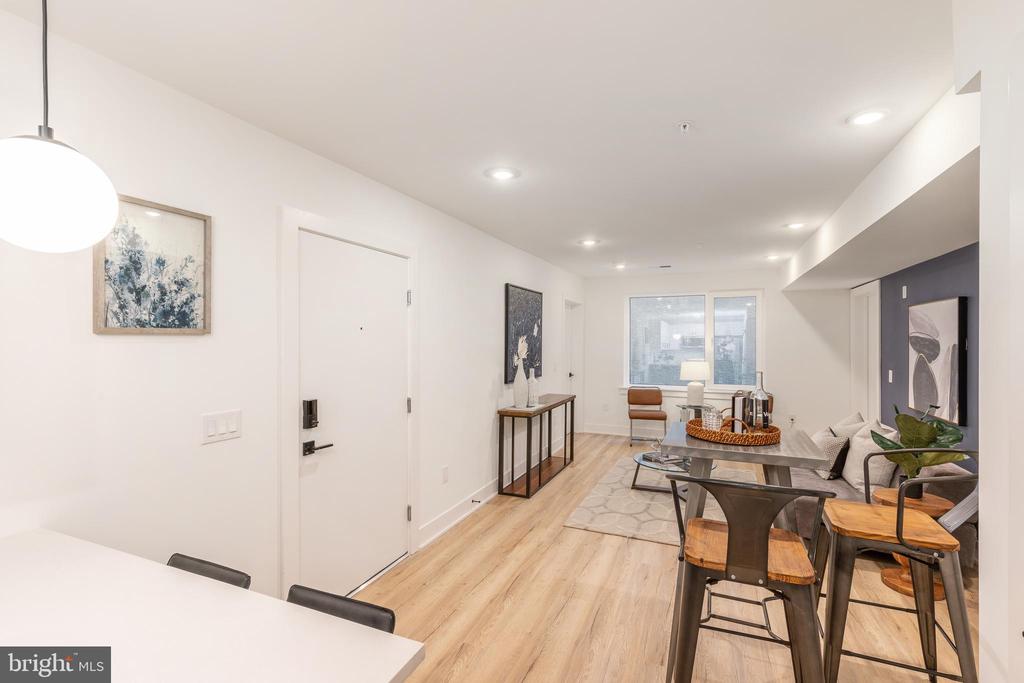 629-33 W GIRARD AVE #303