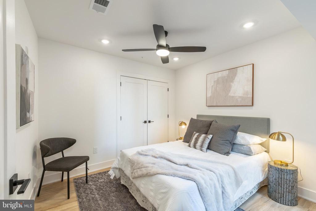 629-33 W GIRARD AVE #303