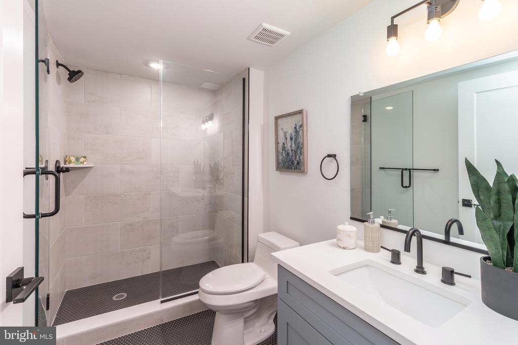 629-33 W GIRARD AVE #303