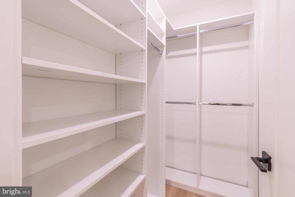 629-33 W GIRARD AVE #303