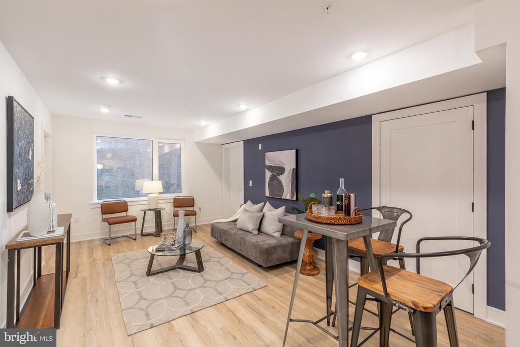 629-33 W GIRARD AVE #303