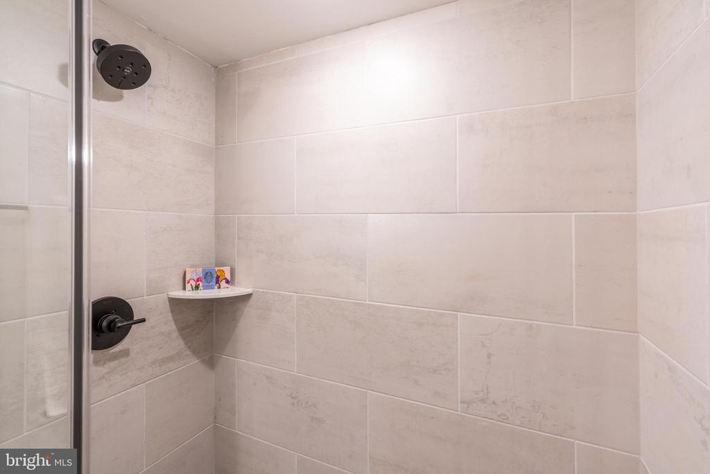 629-33 W GIRARD AVE #303