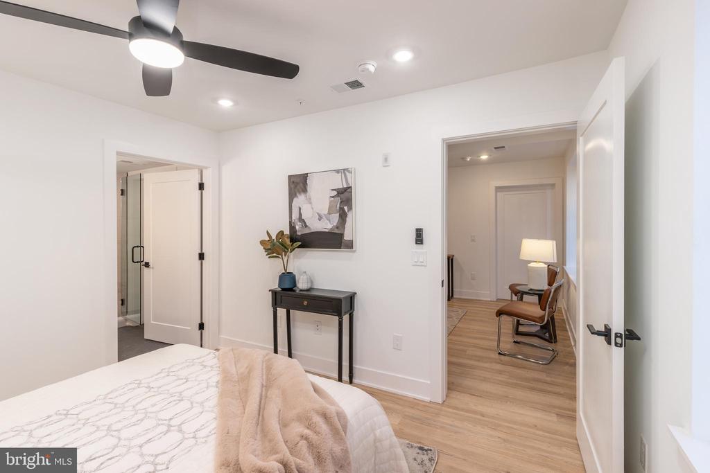 629-33 W GIRARD AVE #303