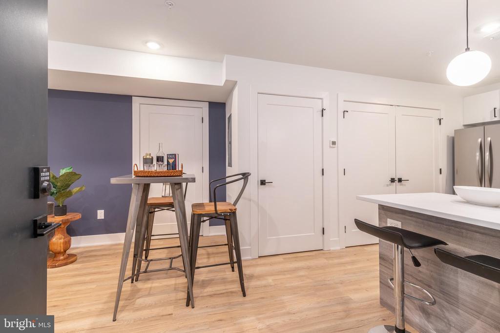 629-33 W GIRARD AVE #303