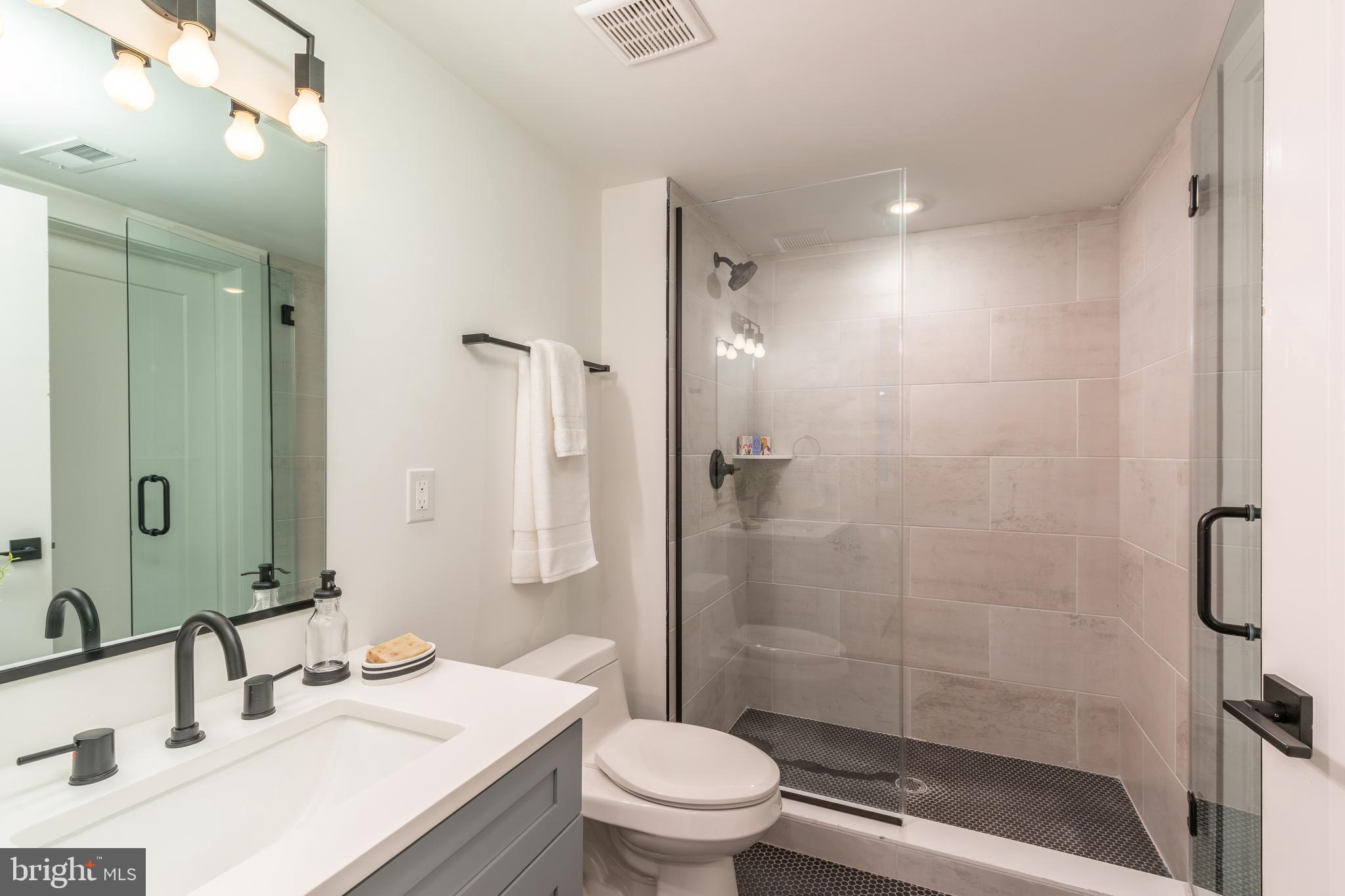 629-33 W GIRARD AVE #303