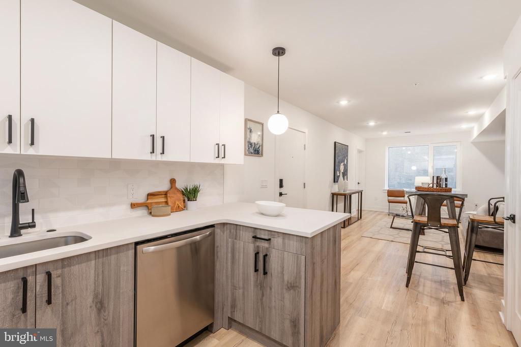 629-33 W GIRARD AVE #303