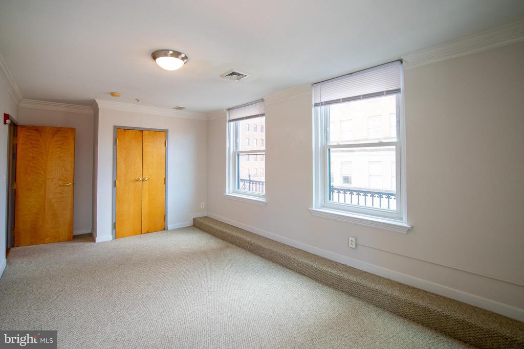 1939 CHESTNUT ST #4D