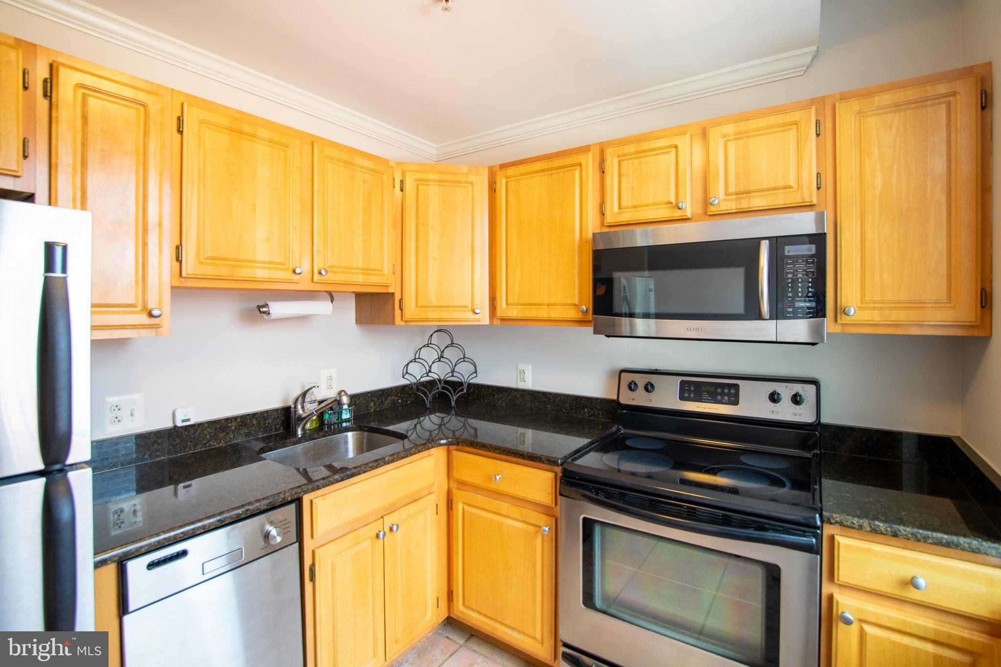 1939 CHESTNUT ST #4D
