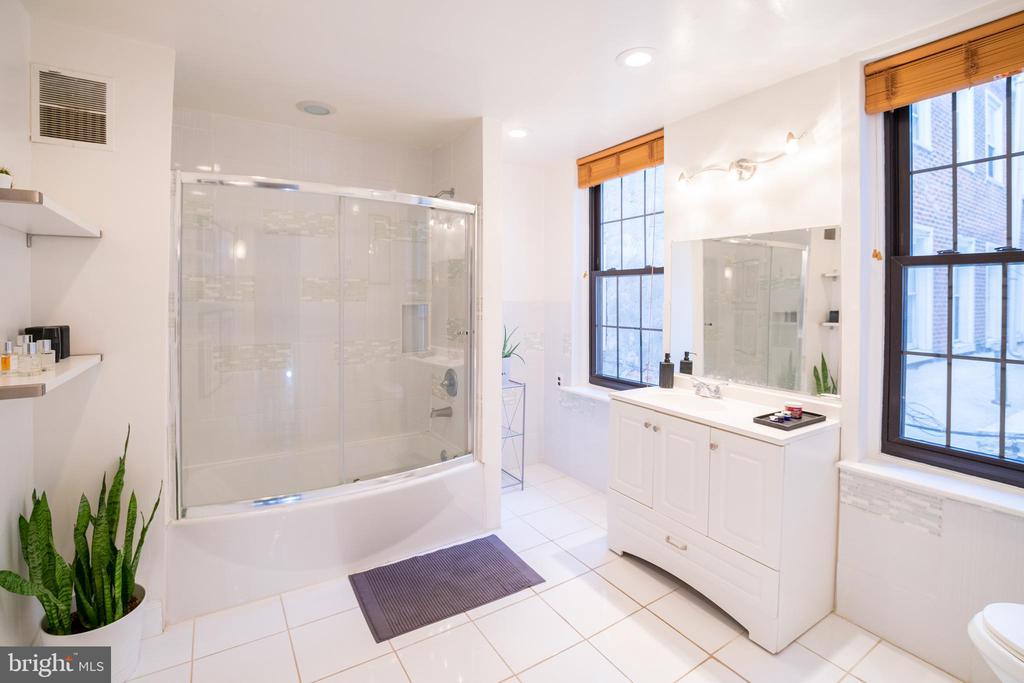 242 FAIRMOUNT AVE