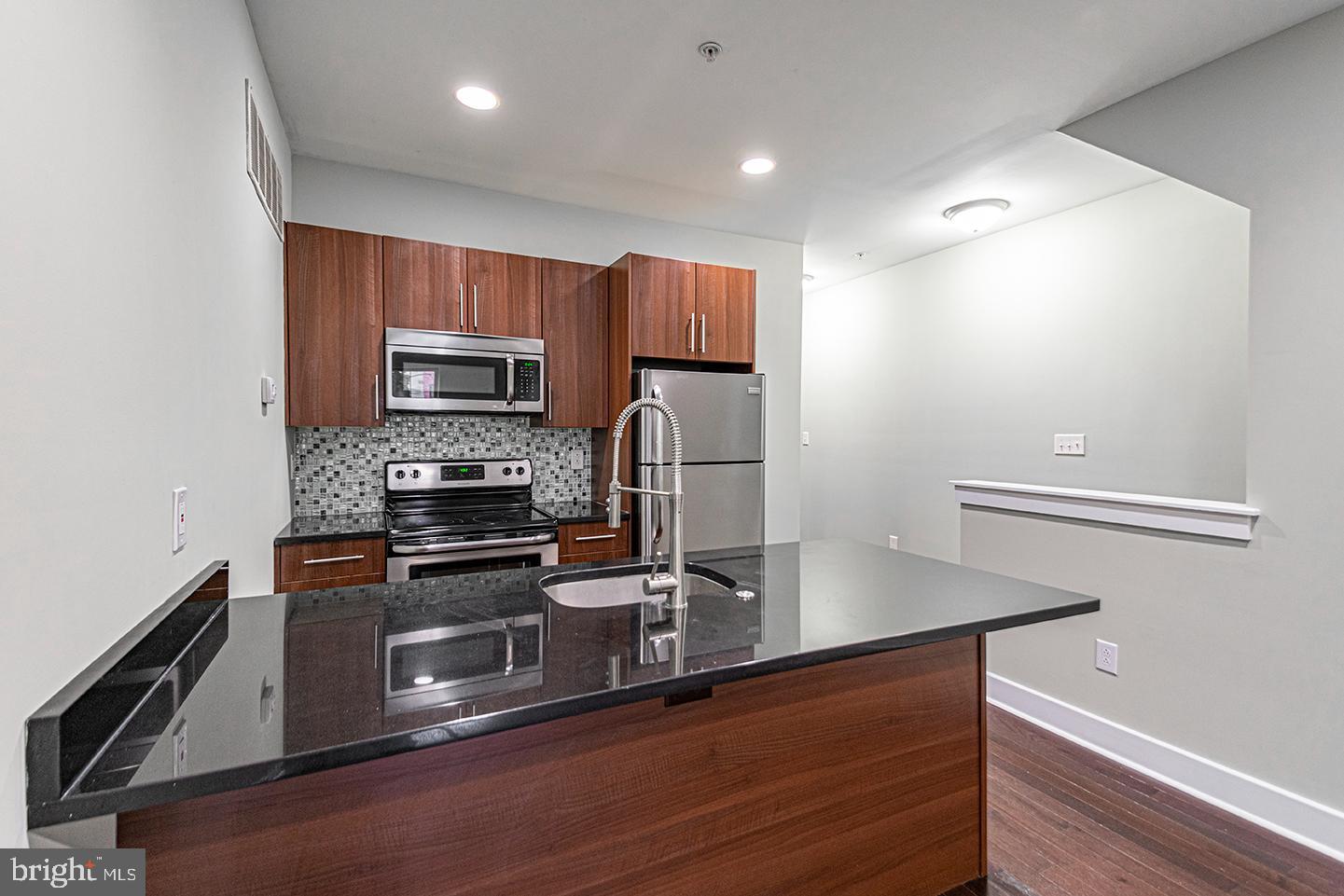 2012 W GIRARD AVE #UNIT 14A