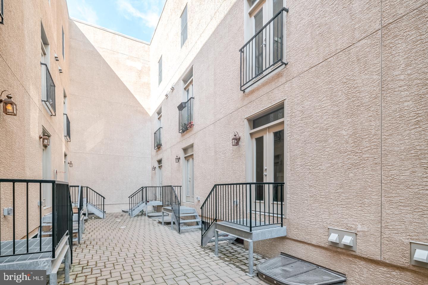 2012 W GIRARD AVE #UNIT 14A