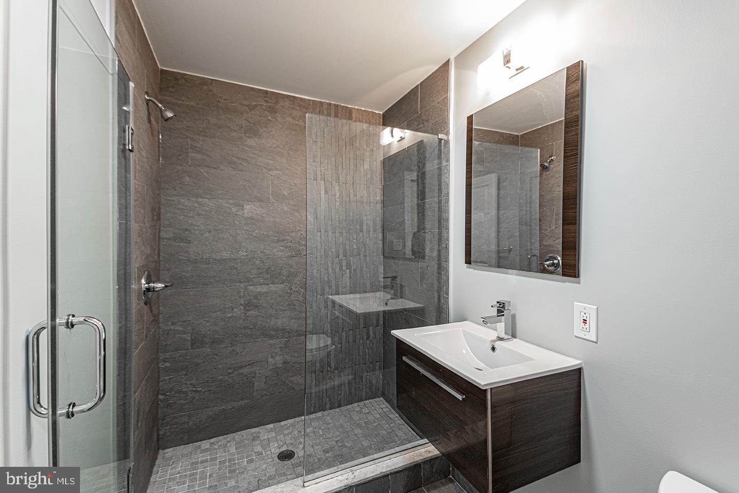 2012 W GIRARD AVE #UNIT 14A