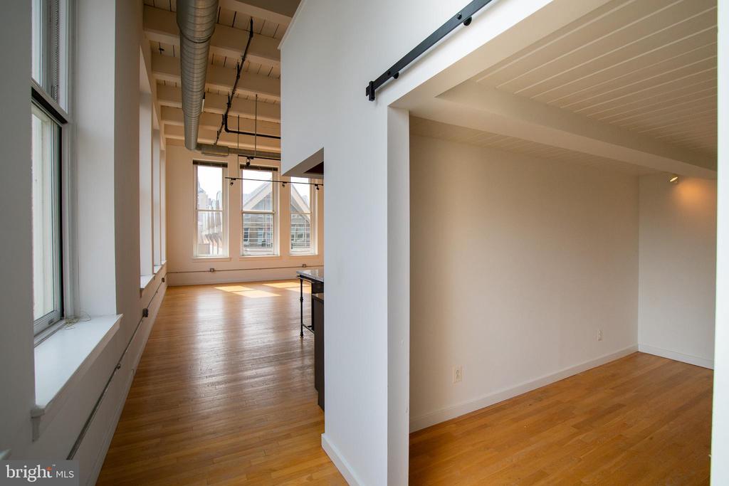1027 ARCH ST #UNIT 401