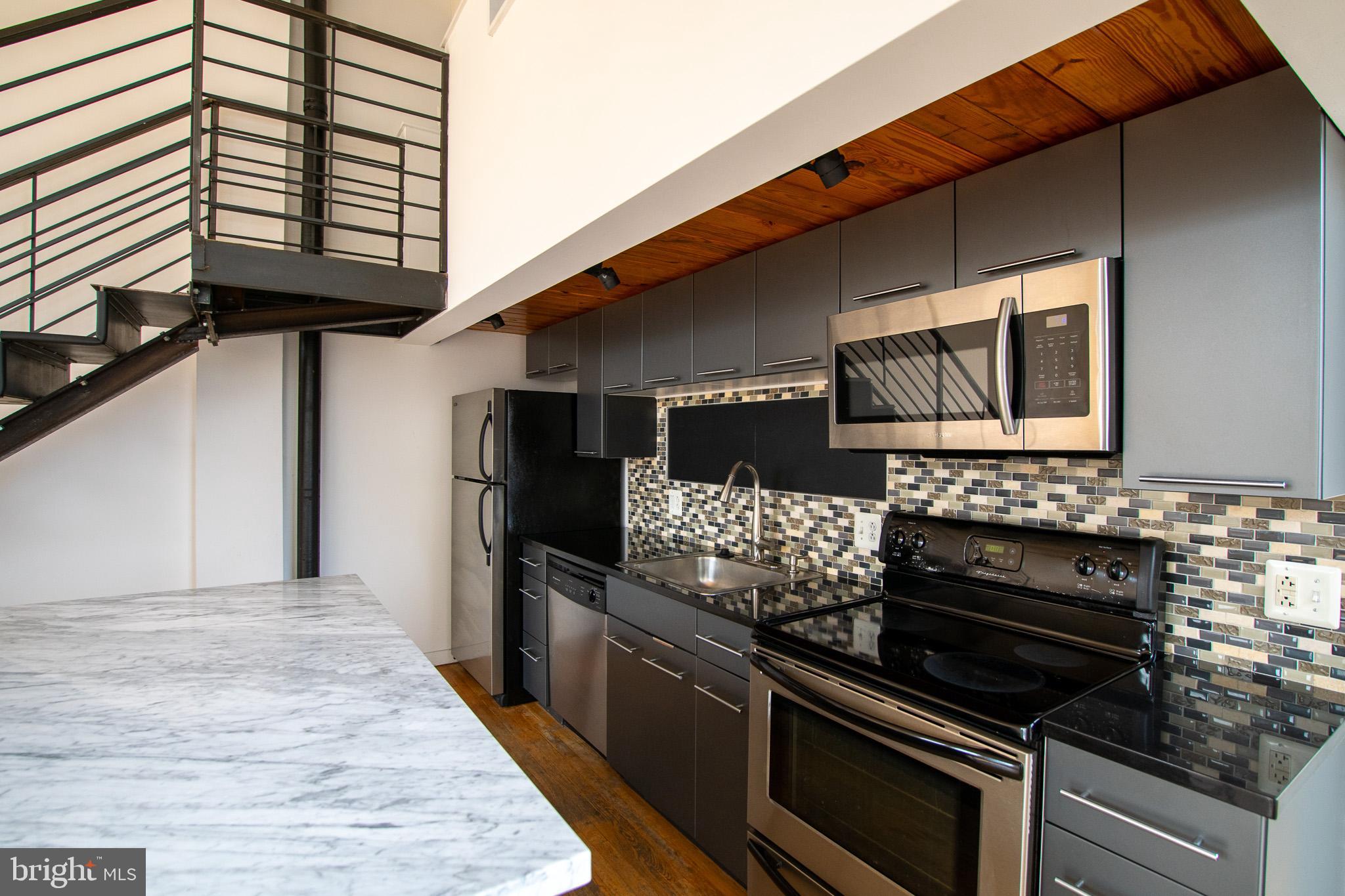 1027 ARCH ST #UNIT 401