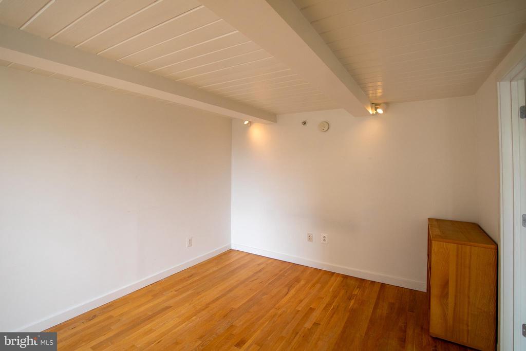 1027 ARCH ST #UNIT 401