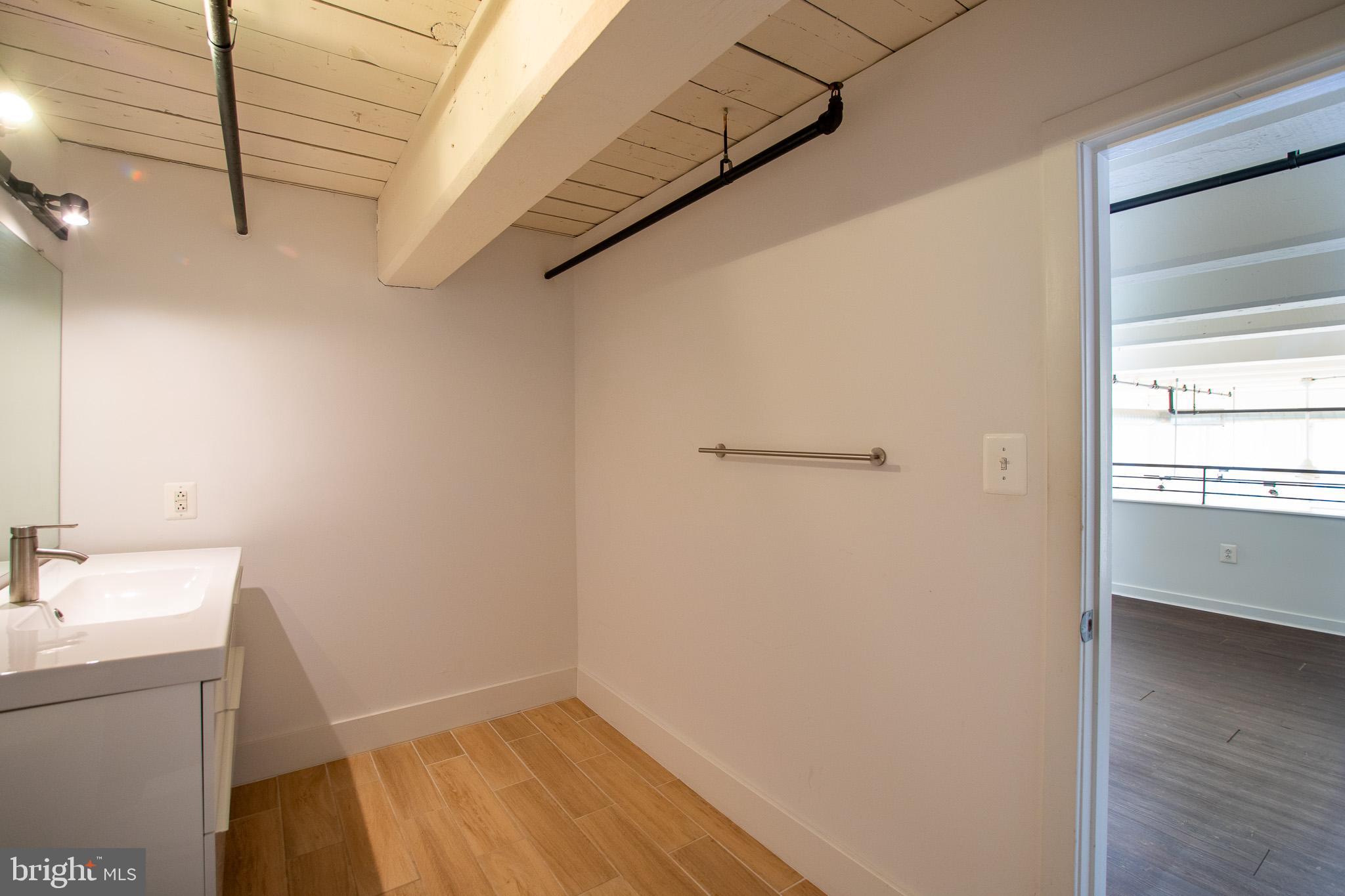 1027 ARCH ST #UNIT 401