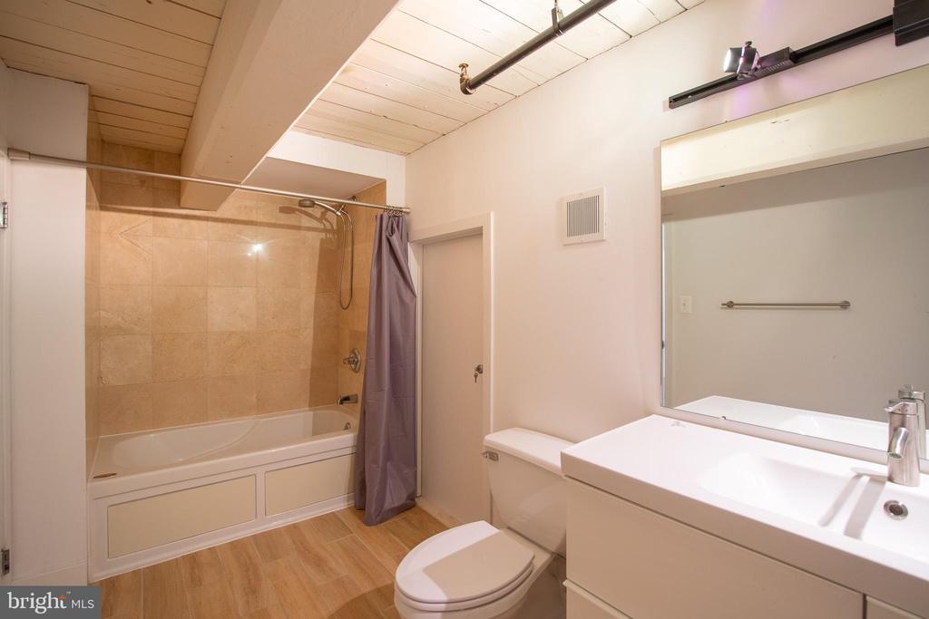 1027 ARCH ST #UNIT 401