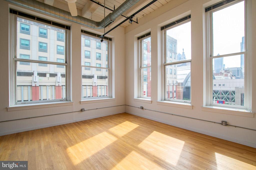 1027 ARCH ST #UNIT 401