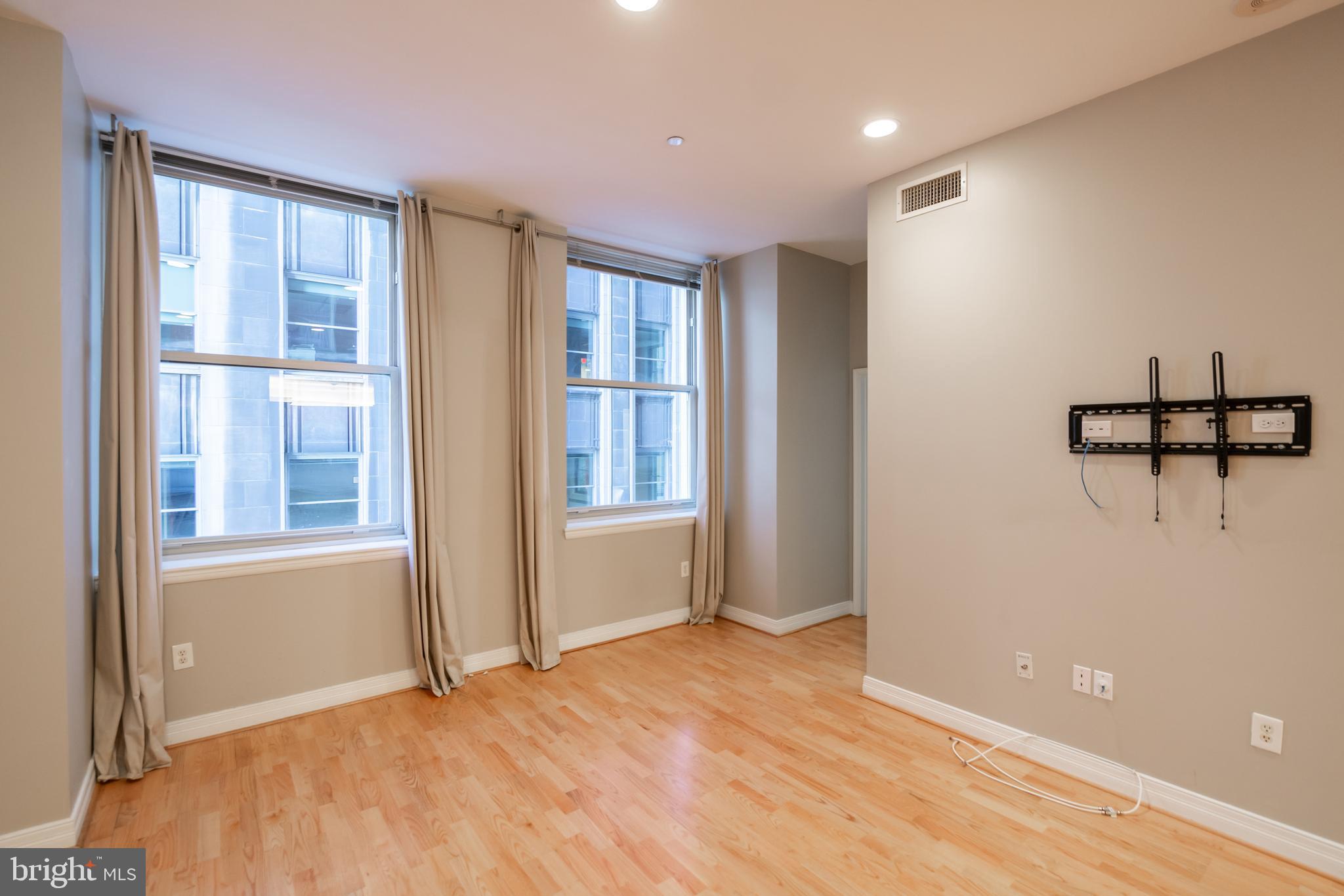 1600-18 ARCH ST #516