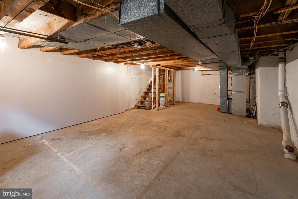1517 LOMBARD ST