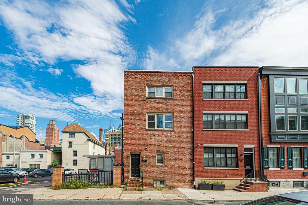 1517 LOMBARD ST