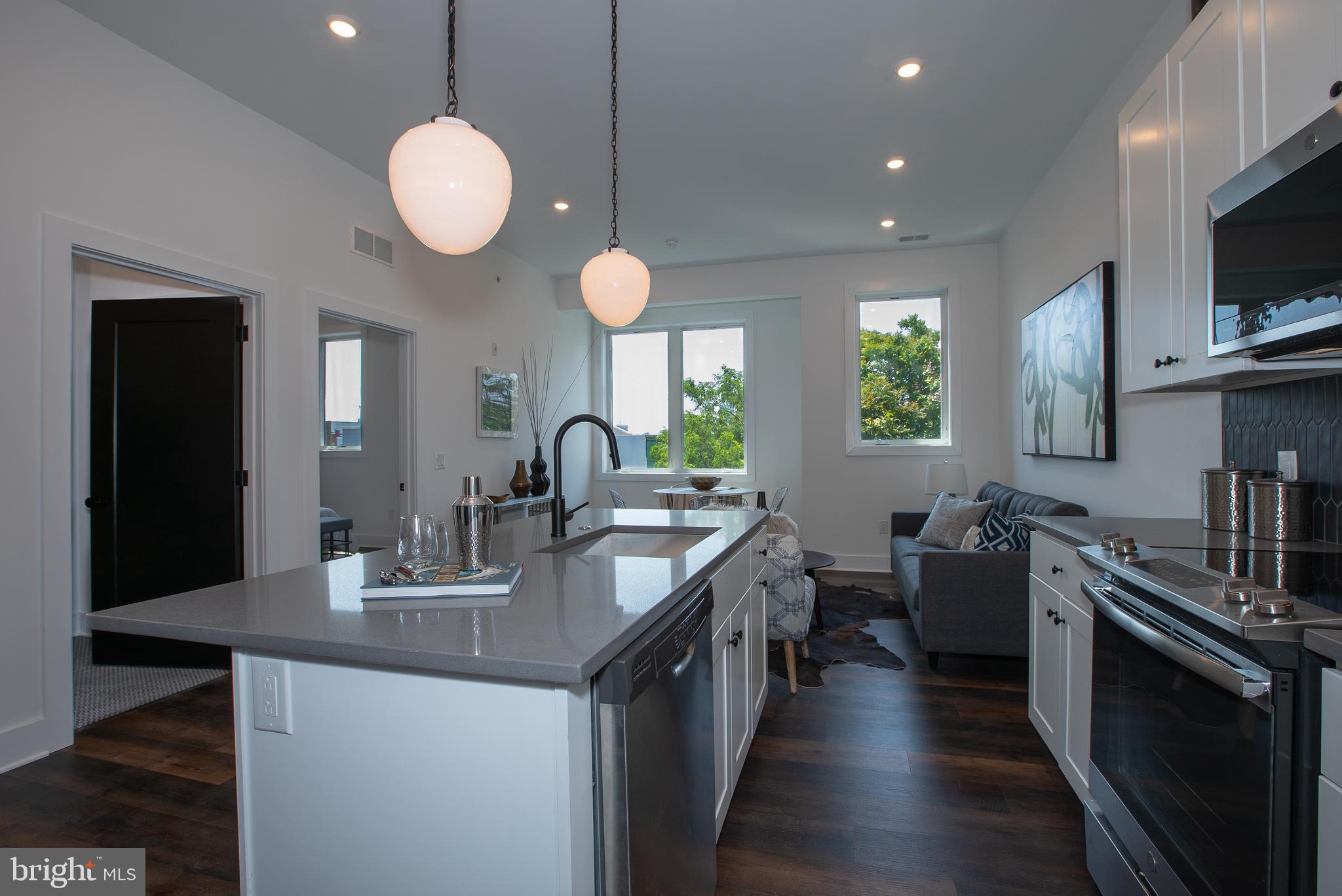 2940 W THOMPSON ST #UNIT 206