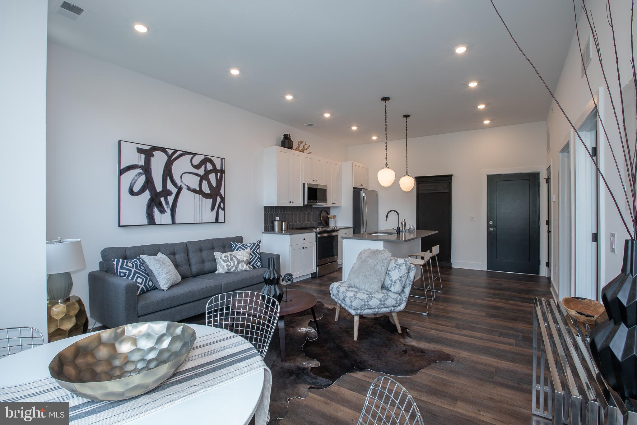 2940 W THOMPSON ST #UNIT 206