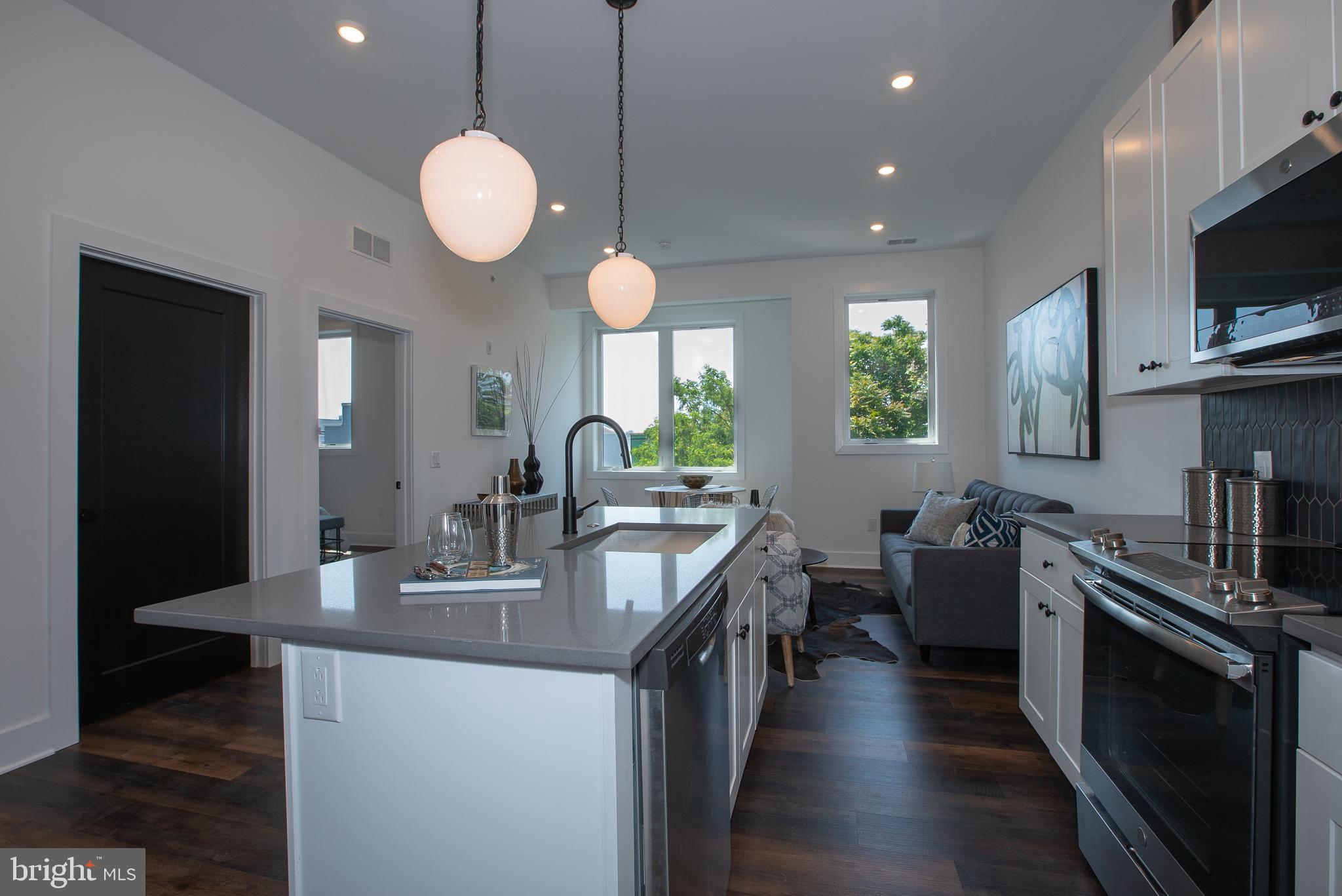 2940 W THOMPSON ST #UNIT 206