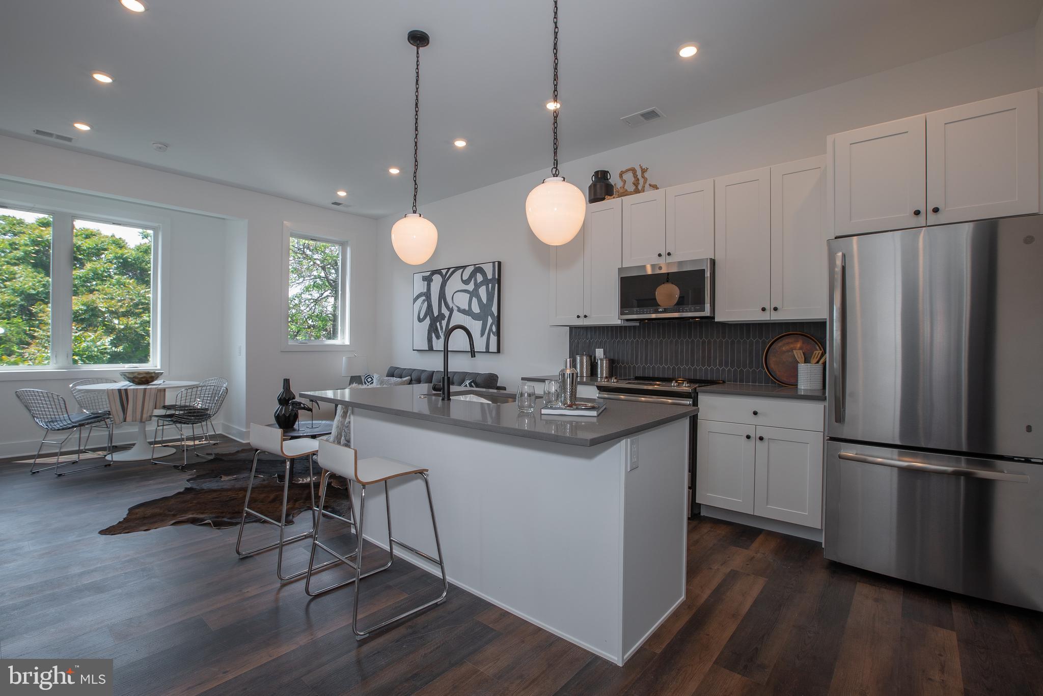 2940 W THOMPSON ST #UNIT 206