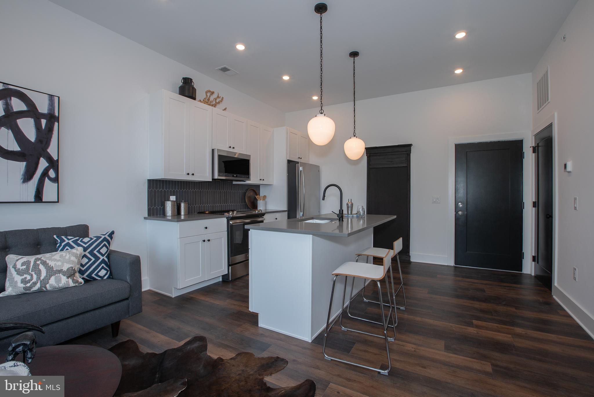 2940 W THOMPSON ST #UNIT 206