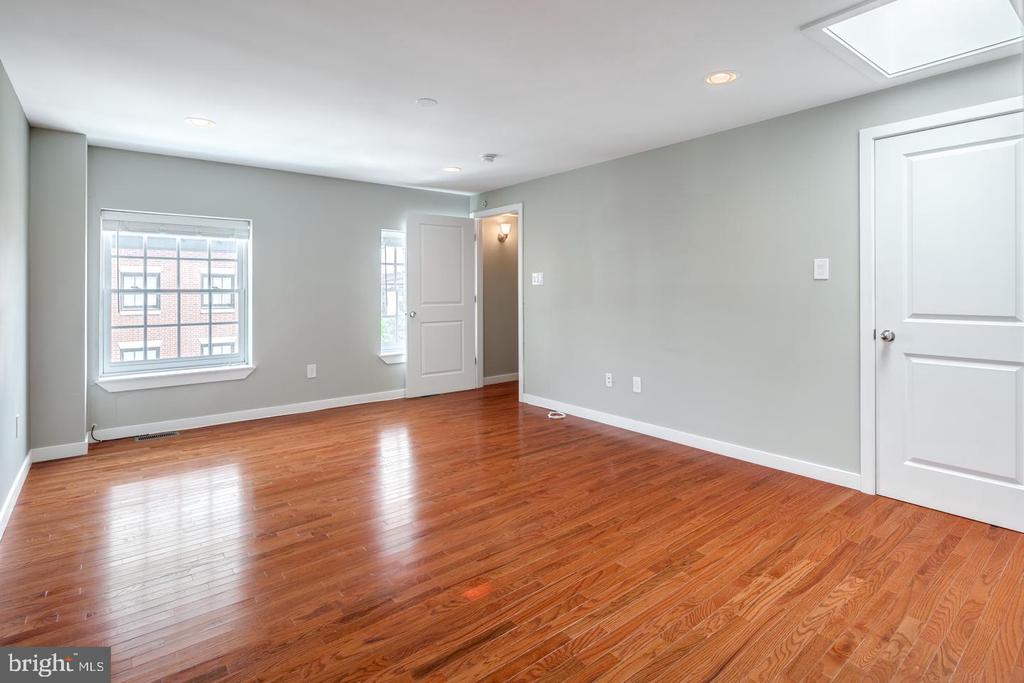301 MARKET ST #3R