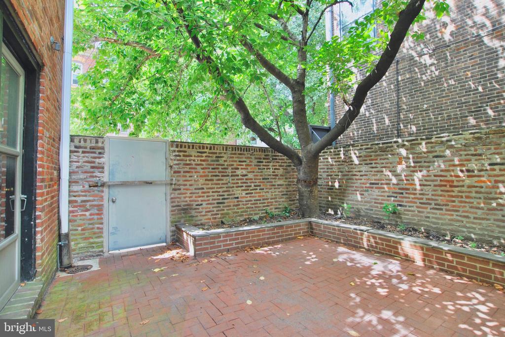1745 LOMBARD ST