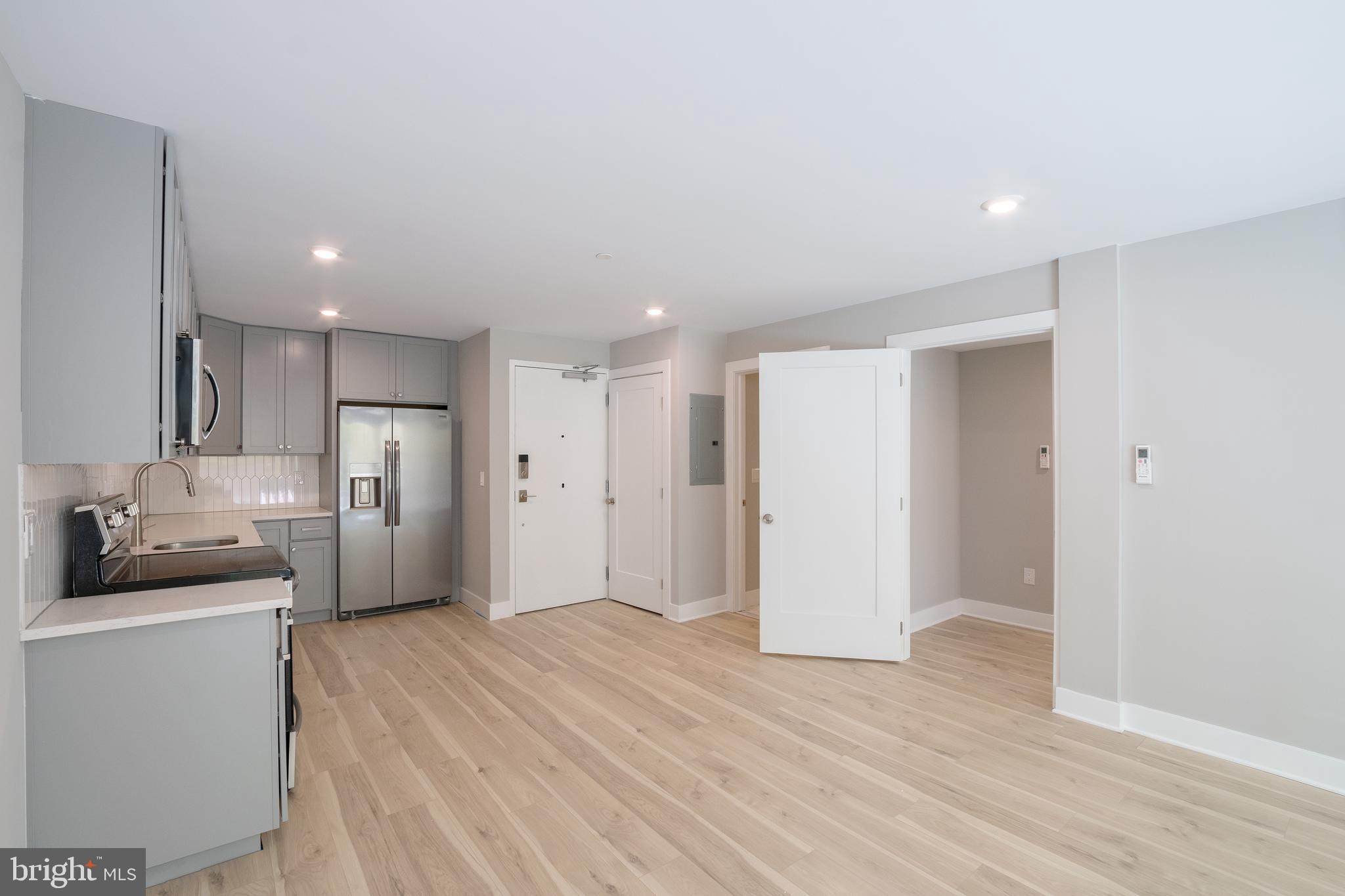 5230 WALNUT ST #UNIT 1R