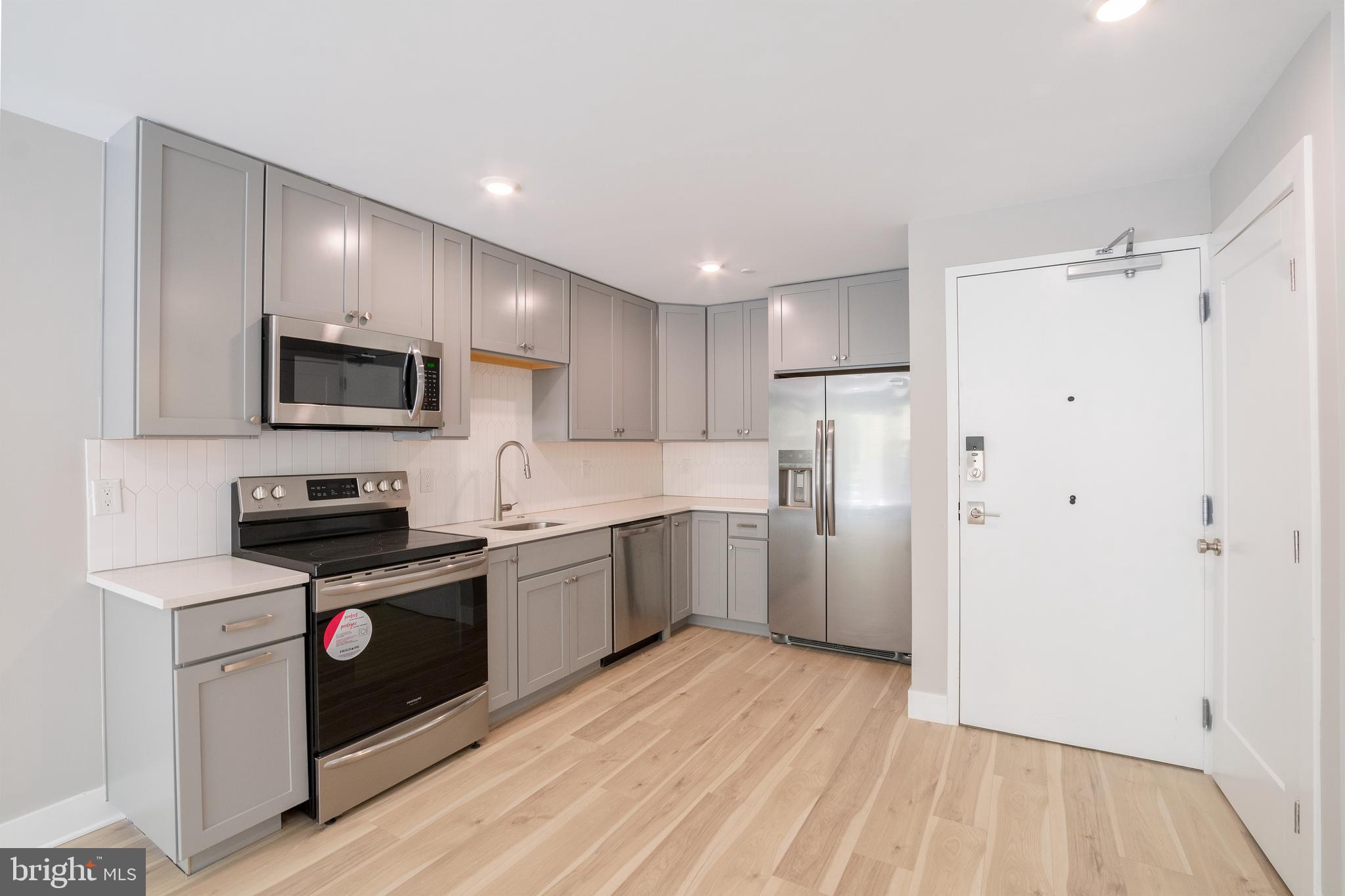 5230 WALNUT ST #UNIT 1R