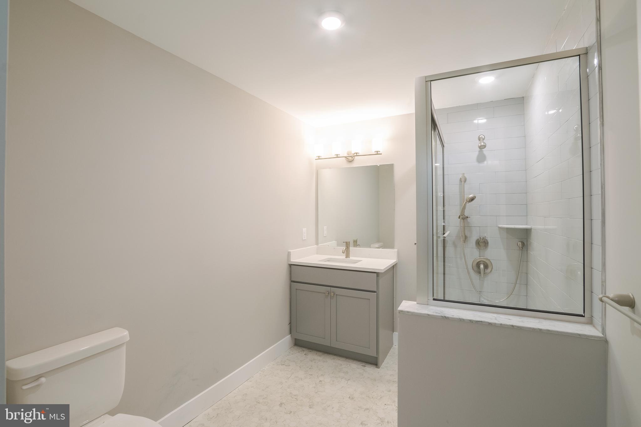 5230 WALNUT ST #UNIT 1R