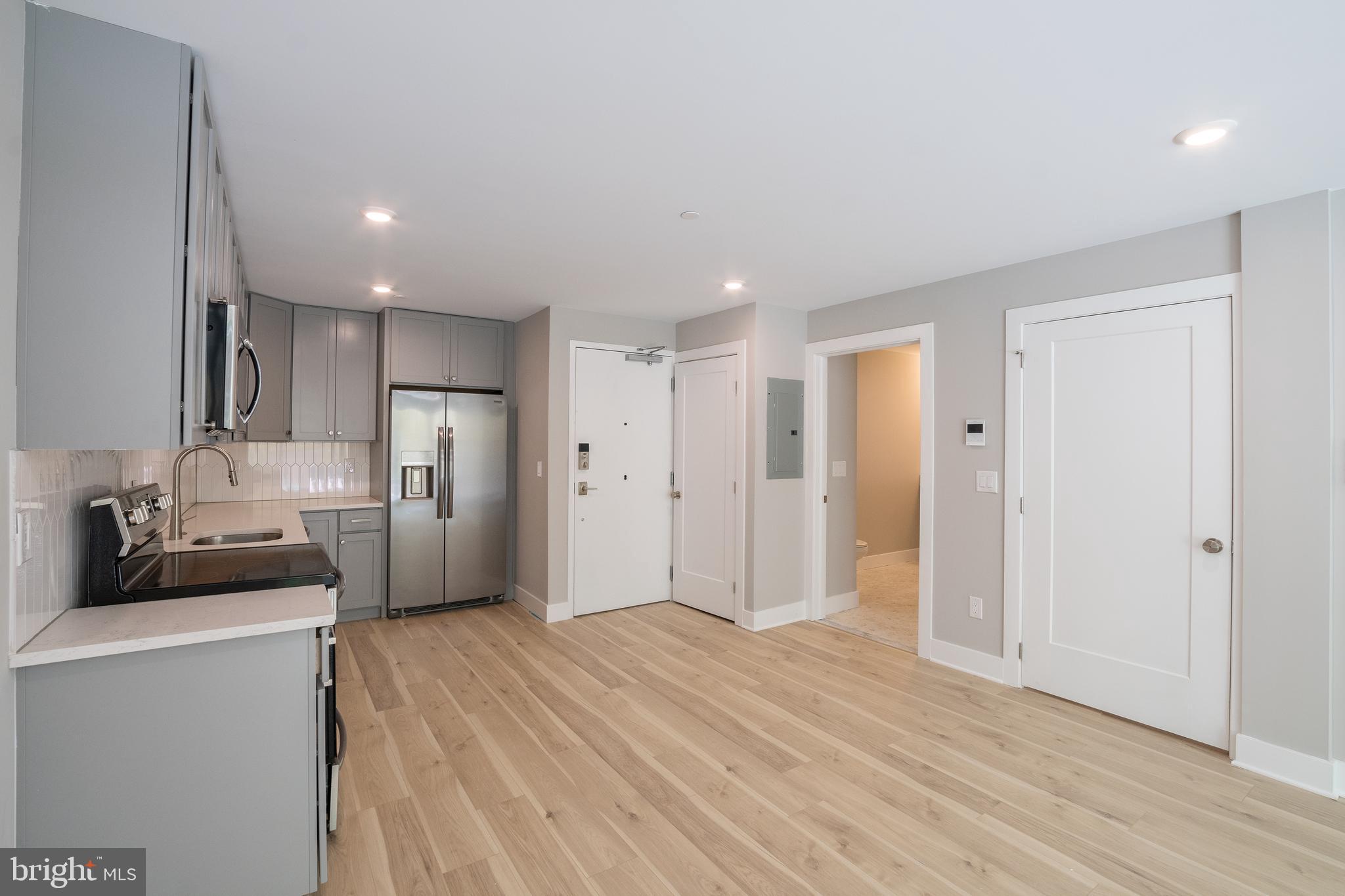 5230 WALNUT ST #UNIT 1R