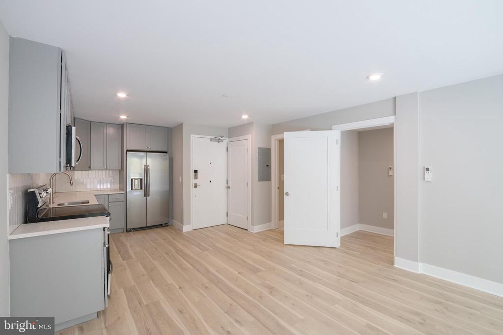 5230 WALNUT ST #UNIT 1R