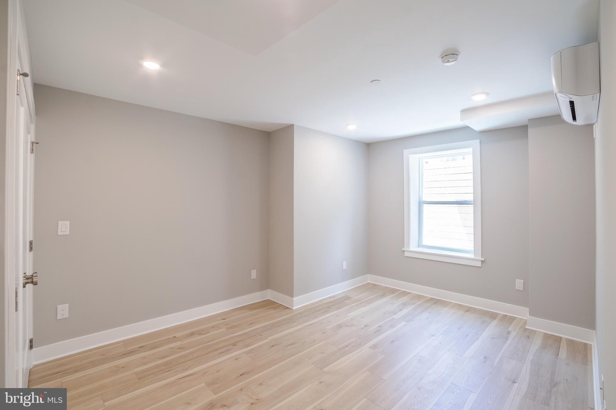 5230 WALNUT ST #UNIT 1R
