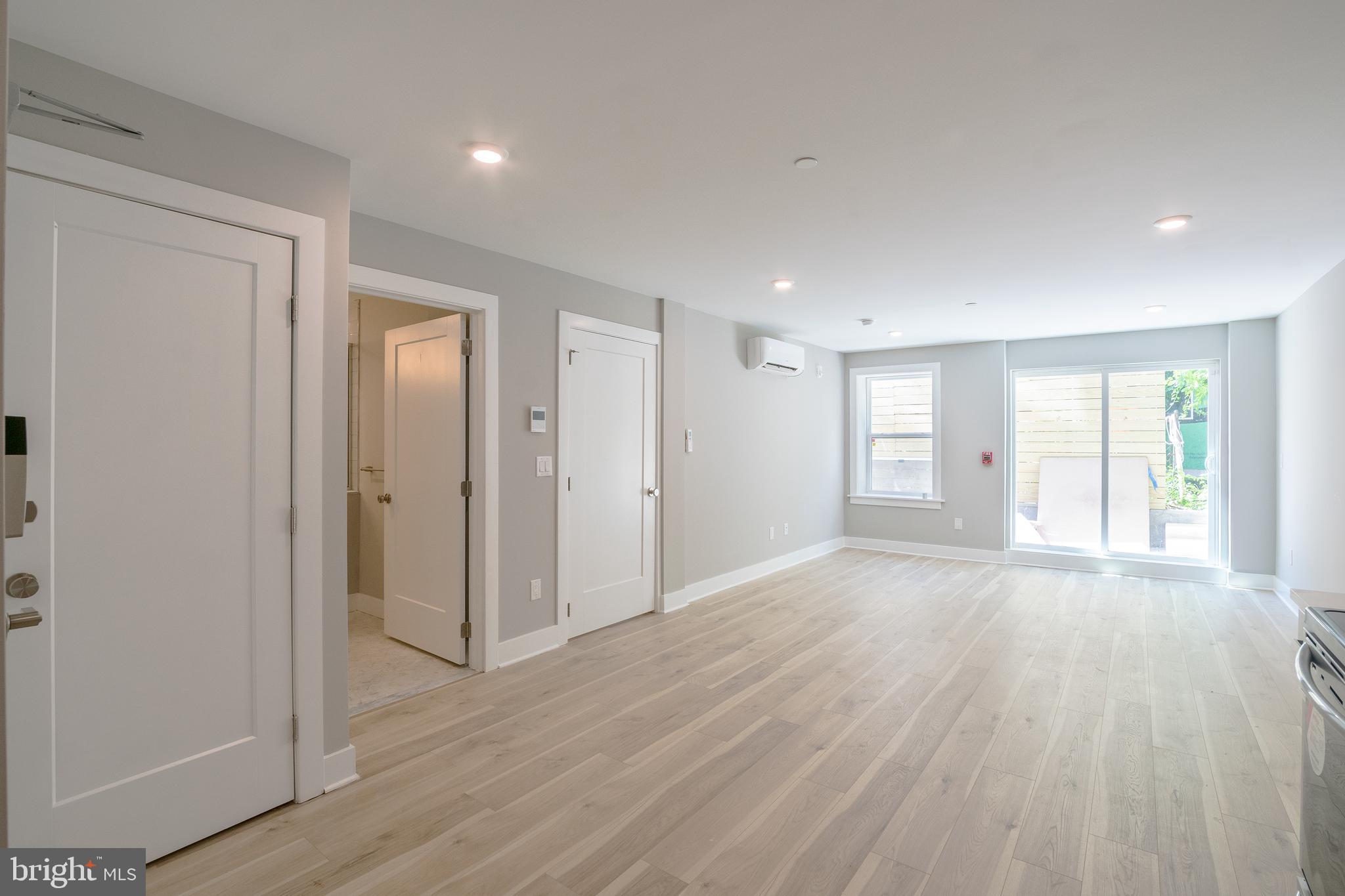 5230 WALNUT ST #UNIT 1R
