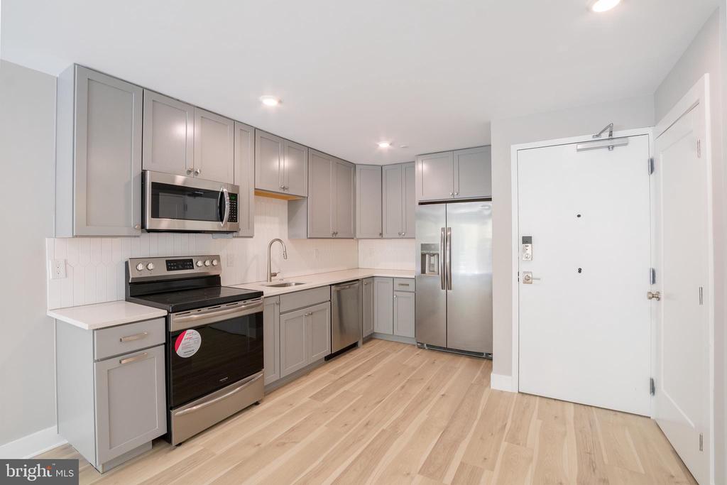 5230 WALNUT ST #UNIT 1R