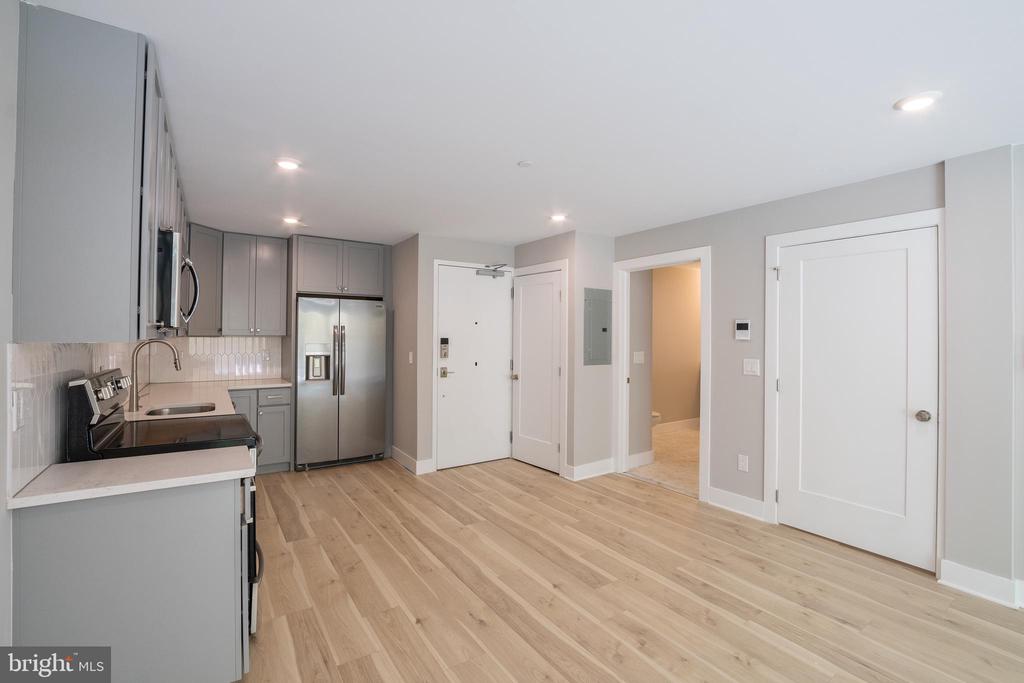 5230 WALNUT ST #UNIT 1R