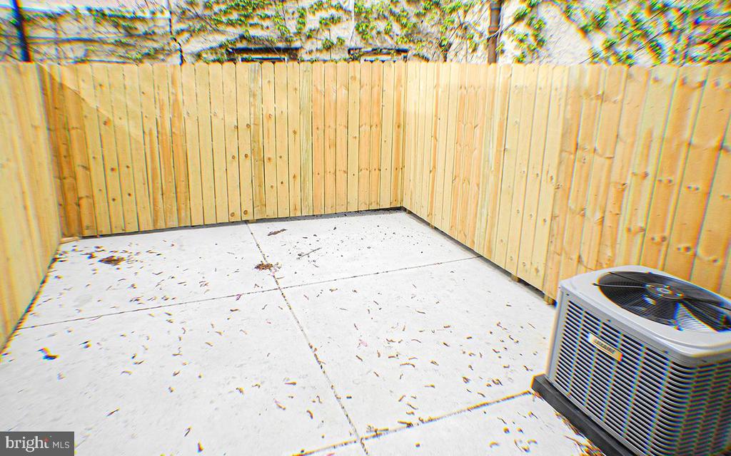 405 DICKINSON ST