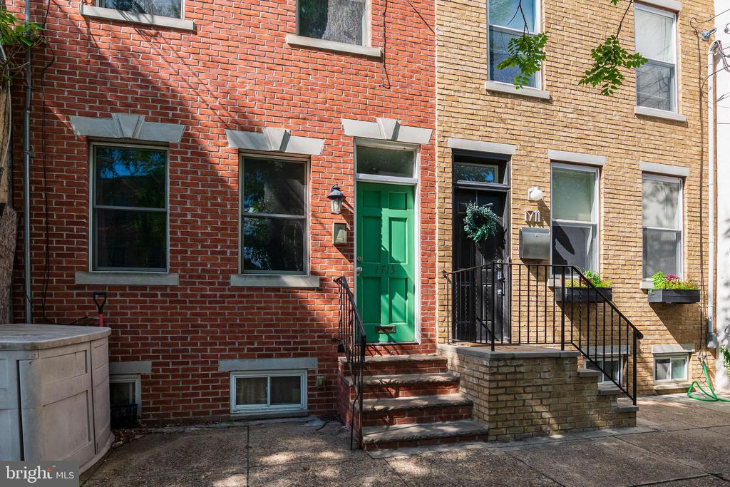 1713 CHRISTIAN ST #UNIT 2