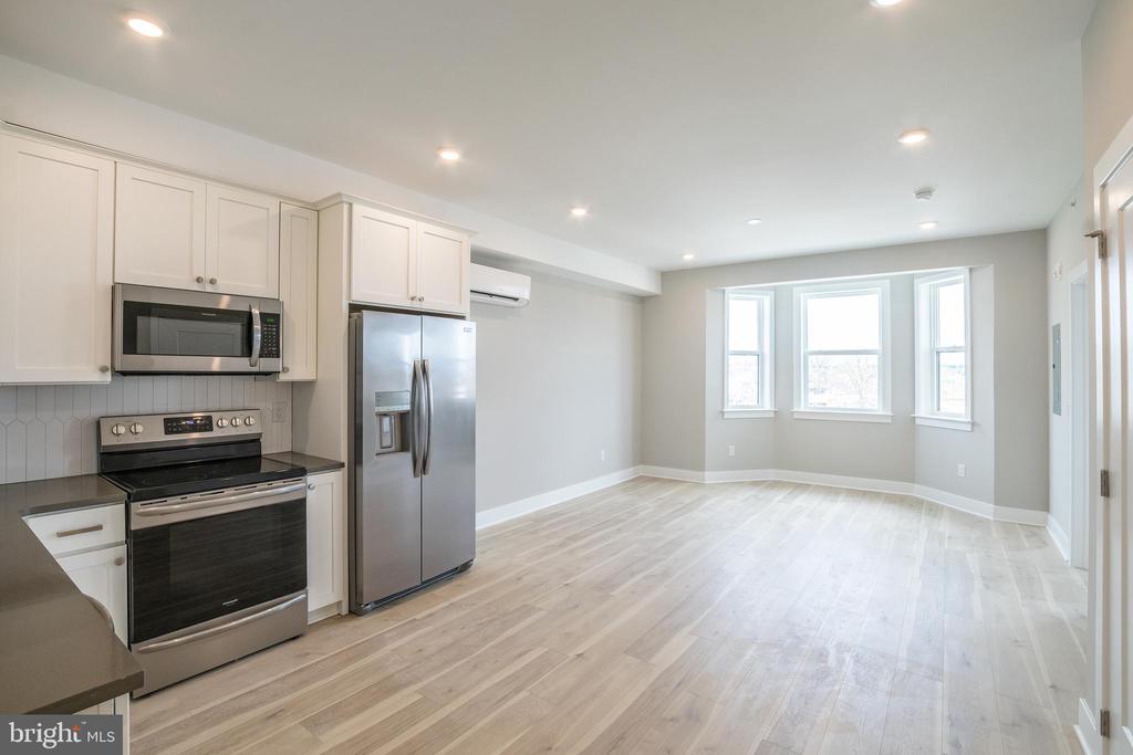 5230 WALNUT ST #UNIT 4F