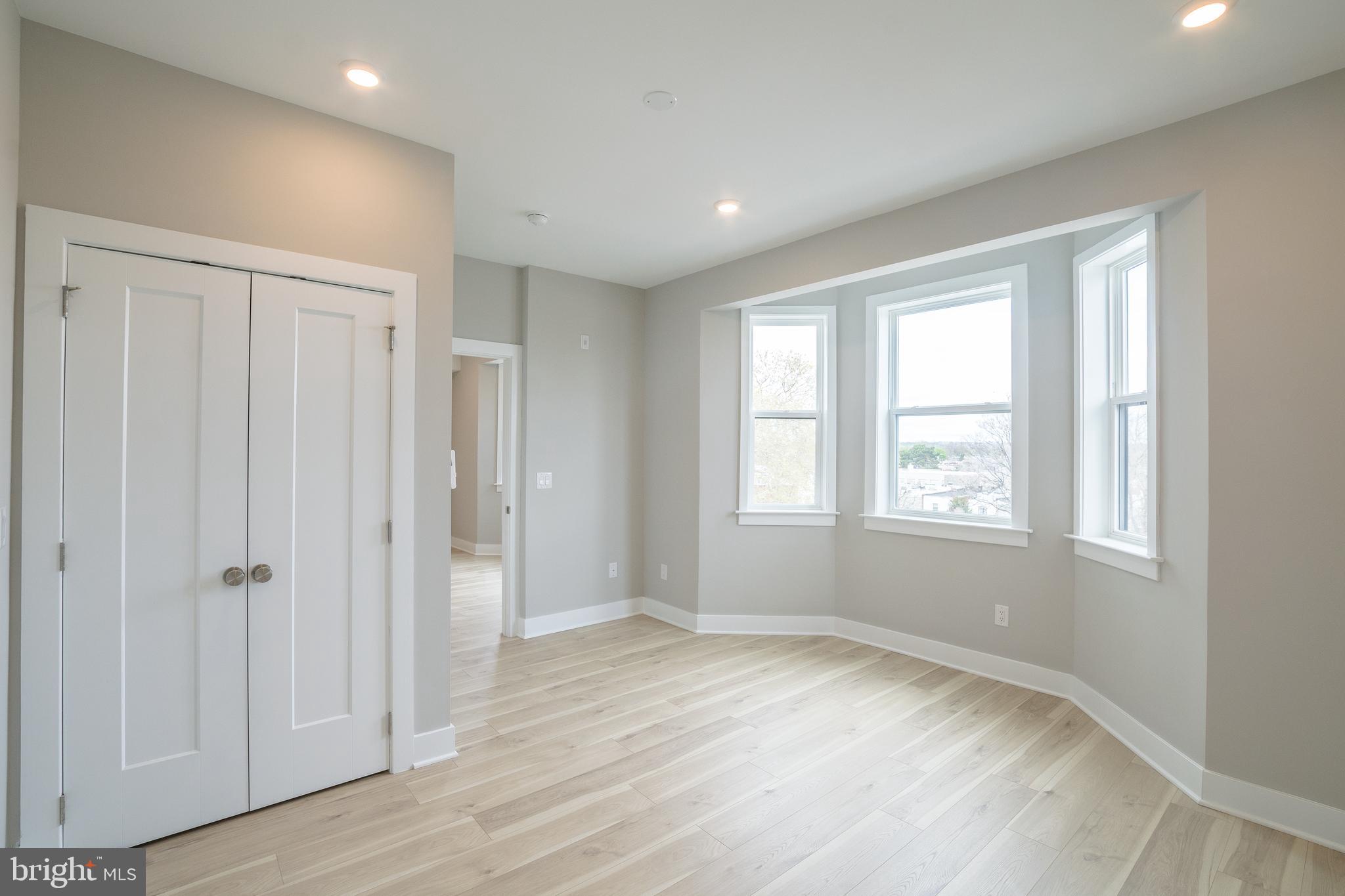 5230 WALNUT ST #UNIT 4F